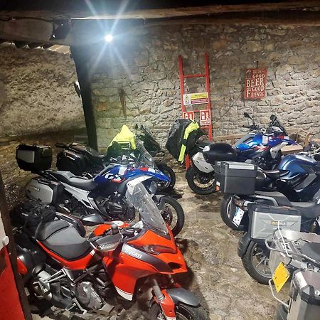Hotel Moto-Rural "Vegalion" Las Salas Buitenkant foto