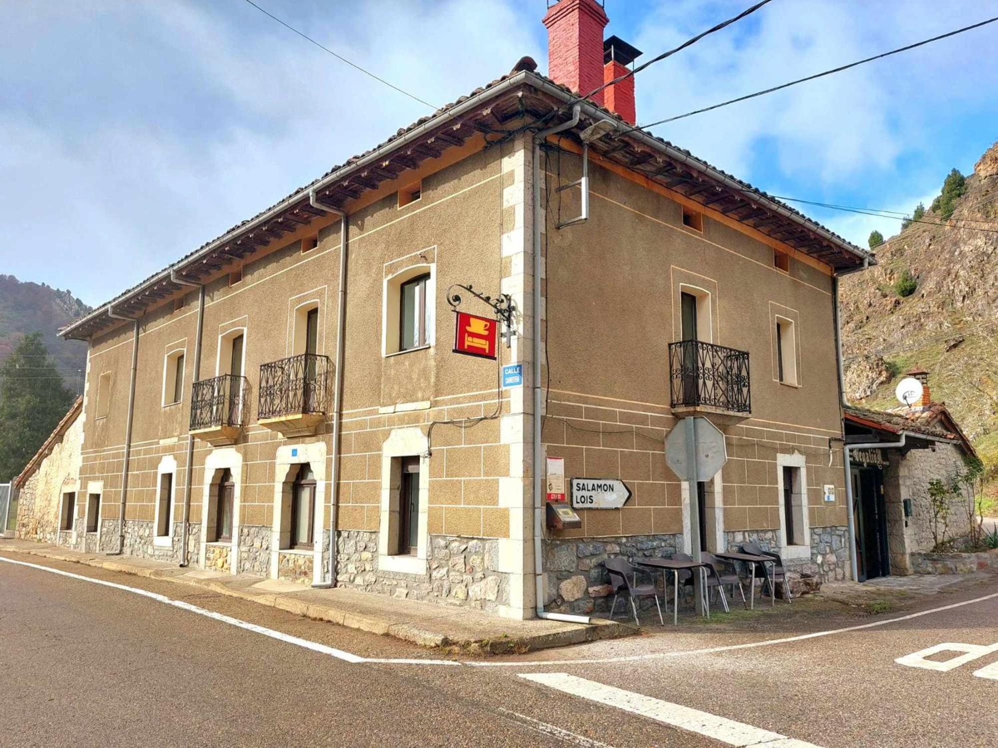 Hotel Moto-Rural "Vegalion" Las Salas Buitenkant foto