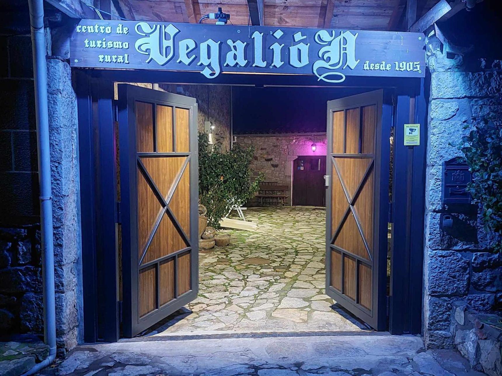 Hotel Moto-Rural "Vegalion" Las Salas Buitenkant foto