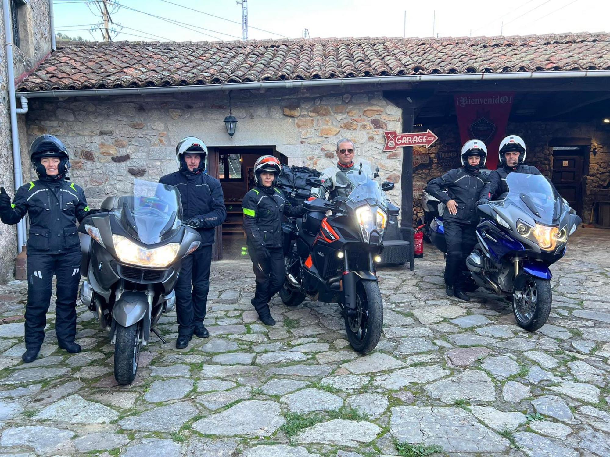 Hotel Moto-Rural "Vegalion" Las Salas Buitenkant foto
