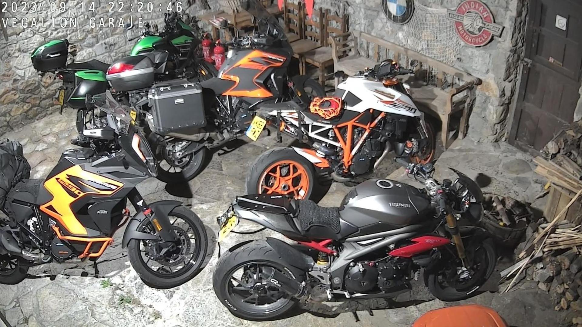 Hotel Moto-Rural "Vegalion" Las Salas Buitenkant foto