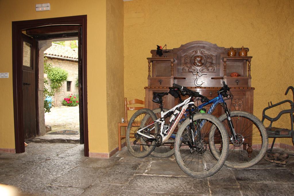 Hotel Moto-Rural "Vegalion" Las Salas Buitenkant foto