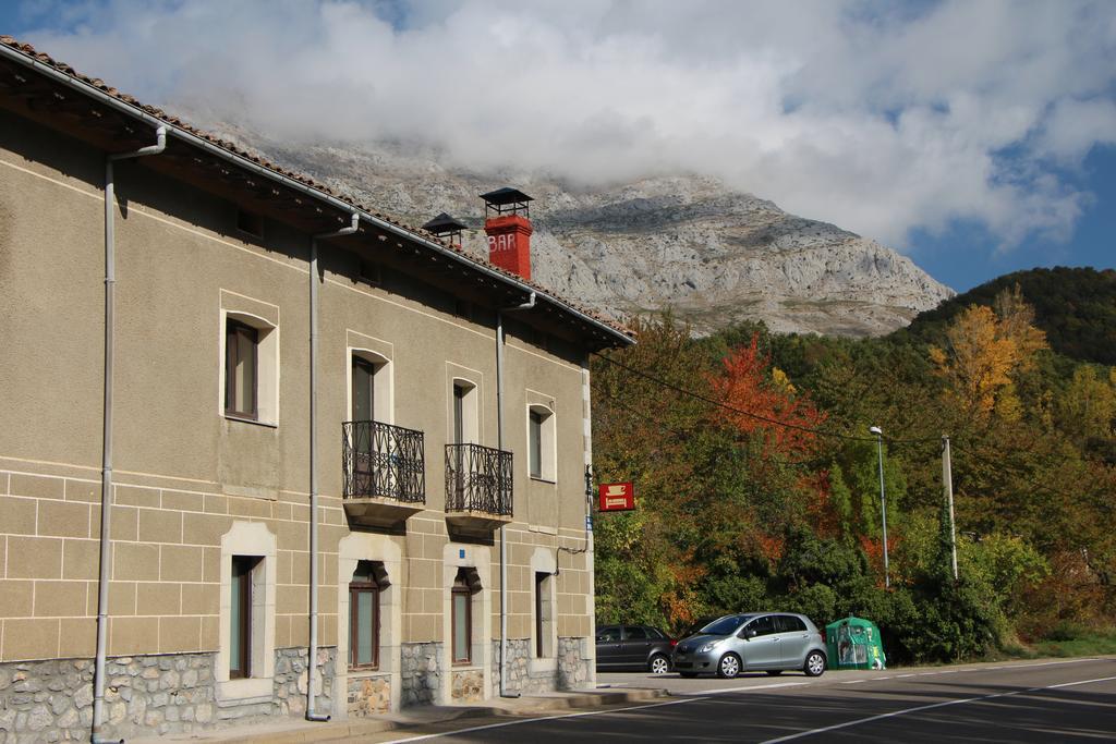 Hotel Moto-Rural "Vegalion" Las Salas Buitenkant foto
